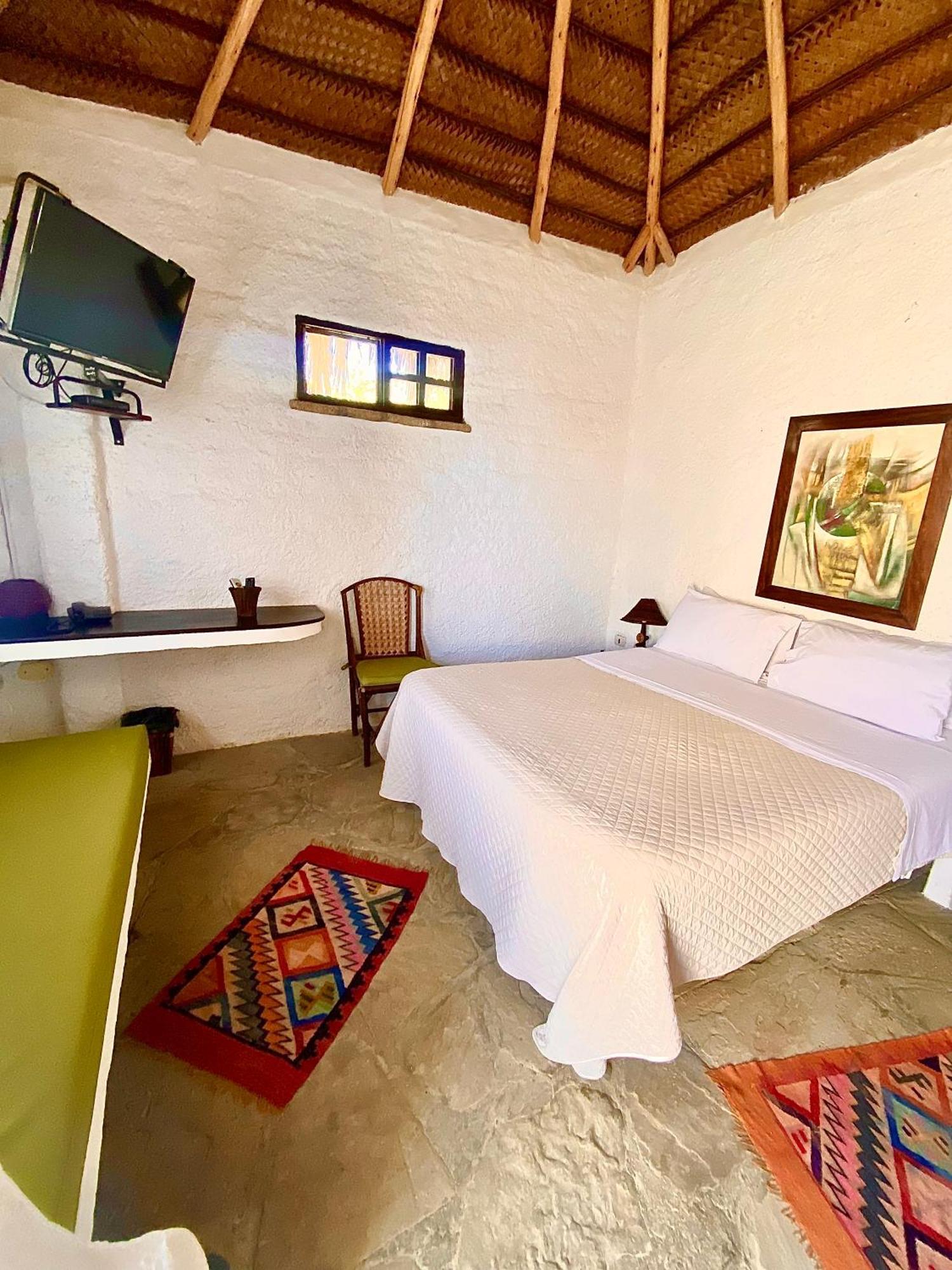 Hotel Smiling Crab Canoas de Punta Sal Extérieur photo