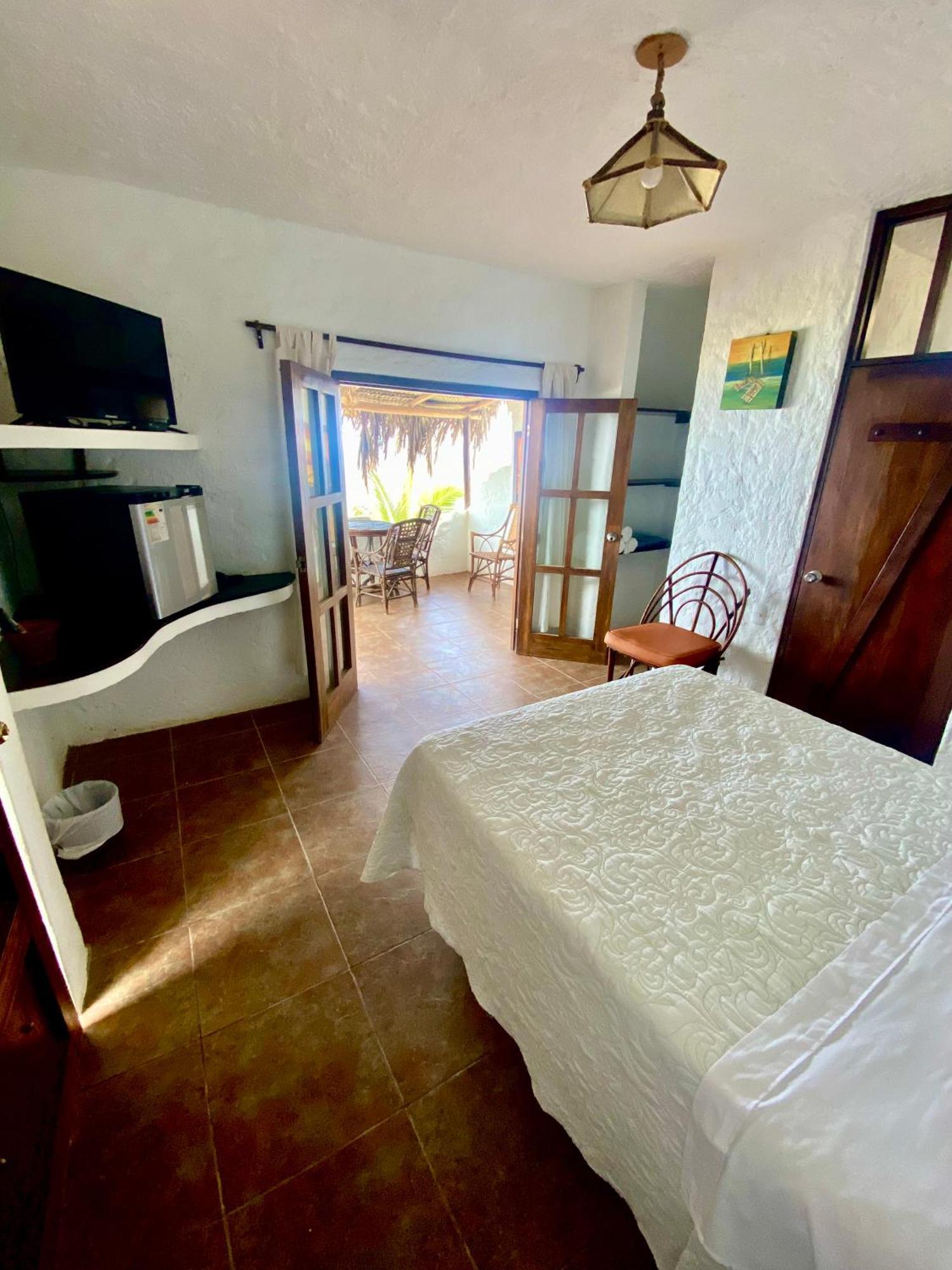 Hotel Smiling Crab Canoas de Punta Sal Extérieur photo