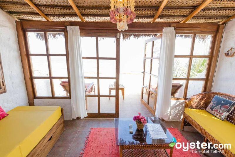 Hotel Smiling Crab Canoas de Punta Sal Extérieur photo