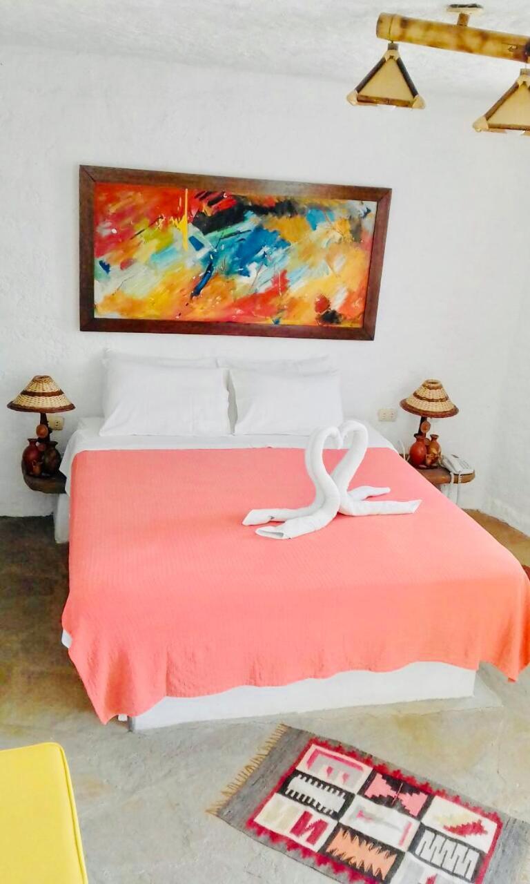 Hotel Smiling Crab Canoas de Punta Sal Extérieur photo