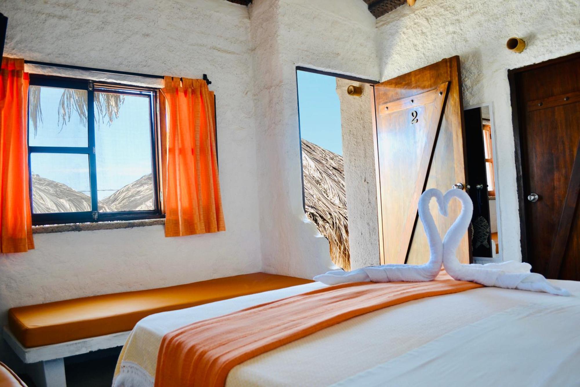 Hotel Smiling Crab Canoas de Punta Sal Extérieur photo
