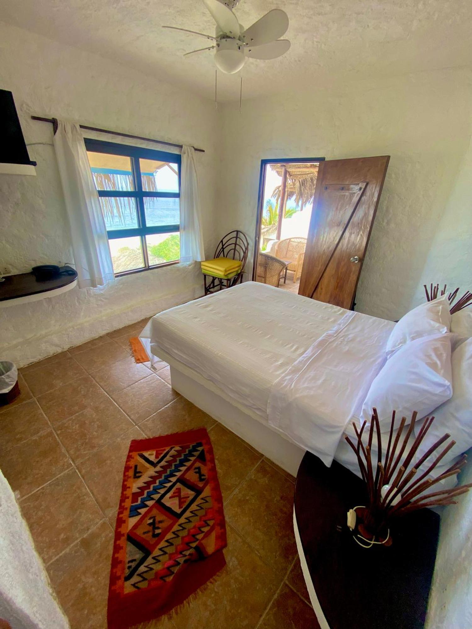 Hotel Smiling Crab Canoas de Punta Sal Extérieur photo