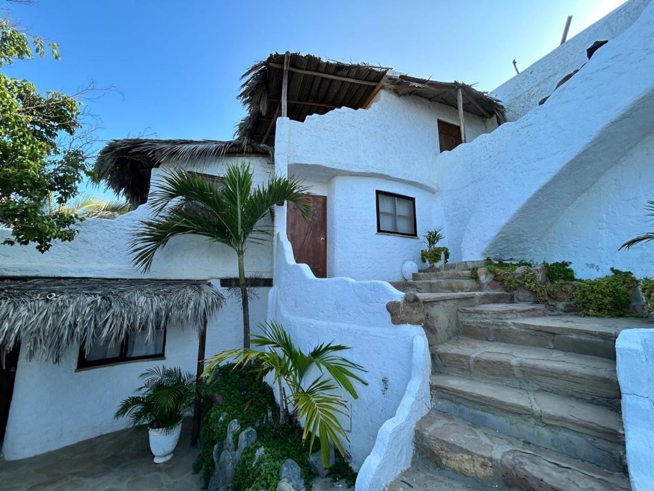 Hotel Smiling Crab Canoas de Punta Sal Extérieur photo